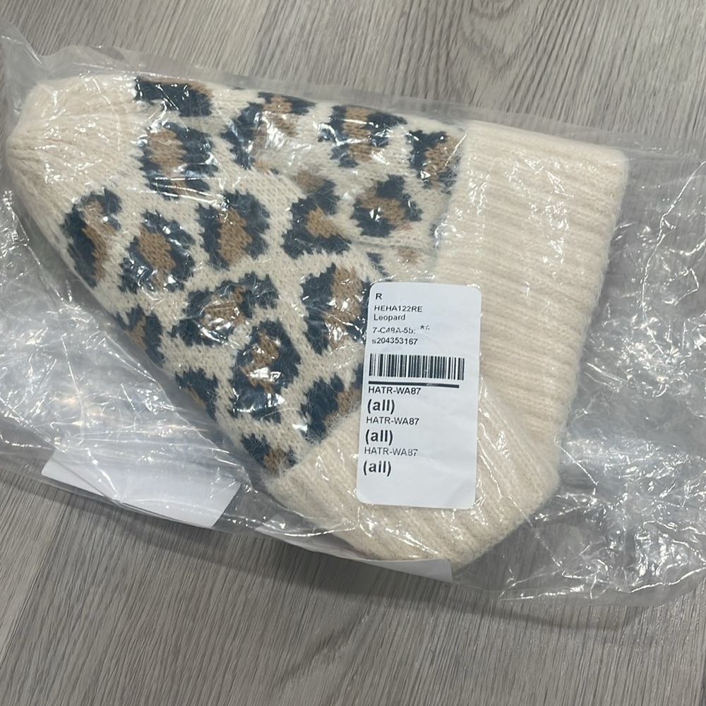 Revolve leopard hat - Picture 3 of 4
